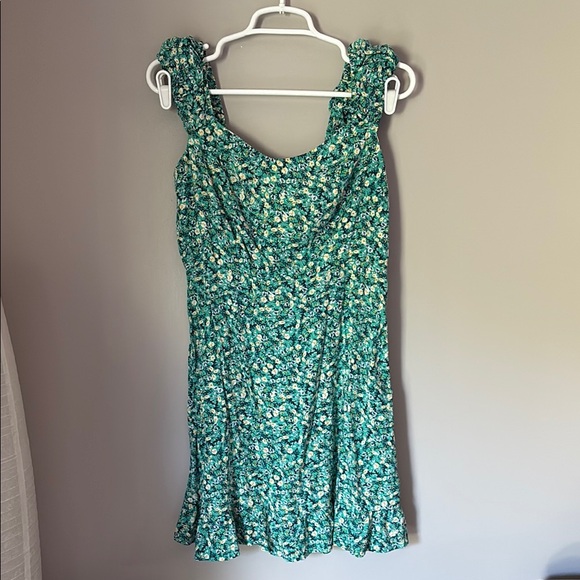 Old Navy Dresses & Skirts - ON Women’s Green Floral Babydoll Mini Dress